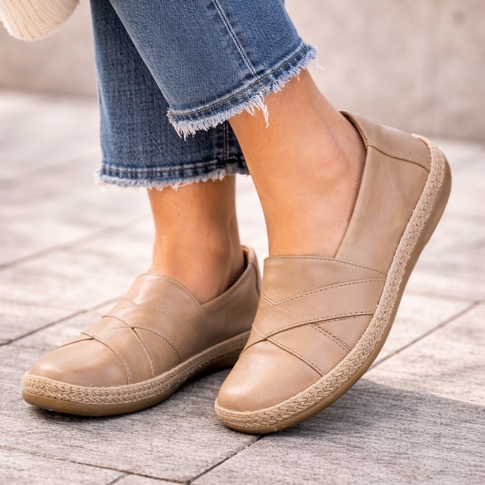 Clarks Women's Danelly Shine Leather Slip-On Flats Espadrille Tan Loafers Sz 9